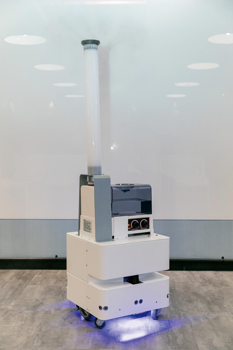 東元3日發(fā)表智慧UVC消毒防疫機器人，以3D列印技術(shù)，制作雙向360度全面向噴頭，進行大面積的噴霧消毒。圖／東元提供