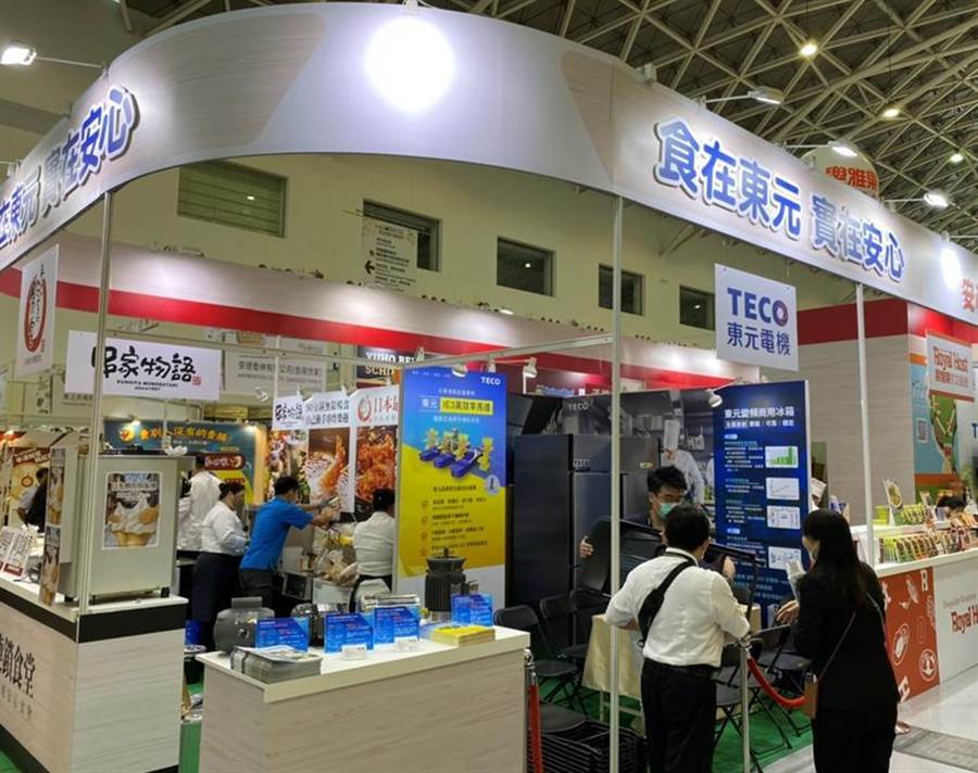 （東元首度以馬達及變頻商用冰箱，與東元集團餐飲事業(yè)攜手參加2020高雄國際食品展，也展出多種應(yīng)用于食品機械設(shè)備的不鏽鋼馬達、鑄鐵殼馬達及單相鐵板殼馬達。圖／東元集團提供）&#xD;&#xA;